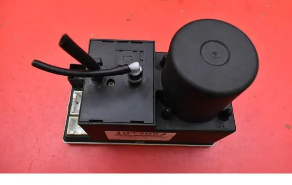 Audi A4 S4 B5 8D Central locking vacuum pump 8D0862257B