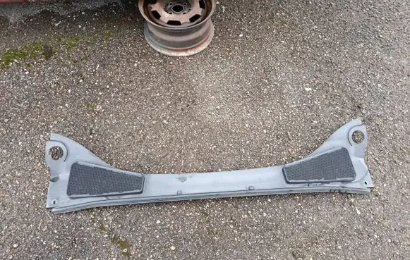 Ford Focus Wiper trim BM51A02216A D2L4A