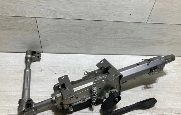 Steering wheel axle set
