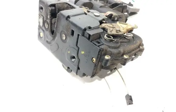 Volkswagen Golf IV Front door lock