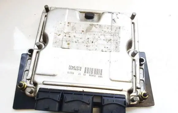 Peugeot 406 Engine control unit/module 81379430 0281010593