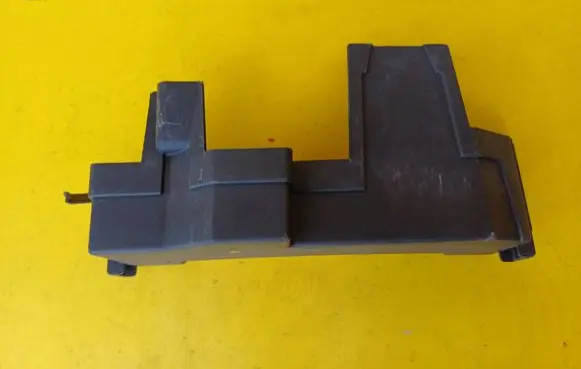 Renault Clio III Fuse box cover 8200267011