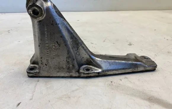 Mercedes-Benz SLK R171 Engine mounting bracket A1132233104