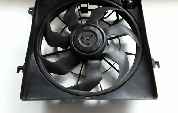 KIA Carens III Radiator cooling fan shroud 25380A4510