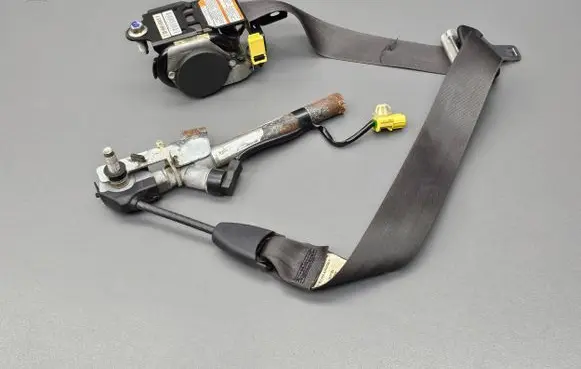 Honda CR-V Front seatbelt 608200300A A81850SWWG0 6082752A