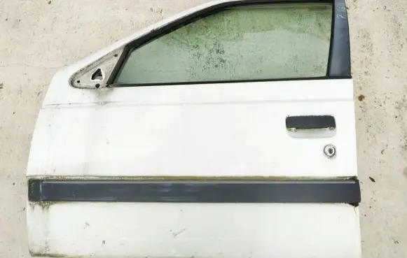 Peugeot 405 Front door baltos