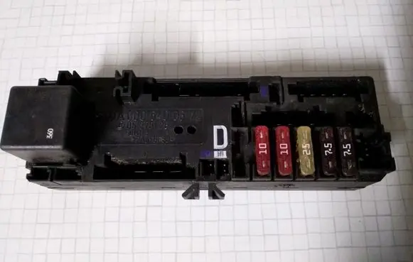 Mercedes-Benz E W210 Fuse module A0005400372 05376120