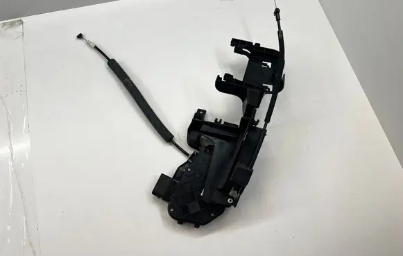 Jaguar XF X250 Front door lock 6W8A21813AD 8X23203A29DE