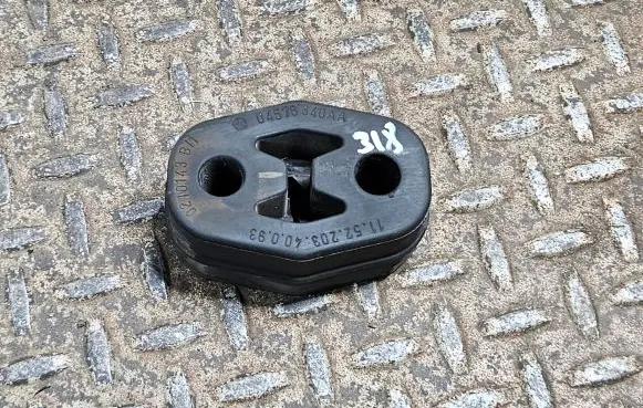 Chrysler Pacifica Muffler mount bracket/holder 04578340AA