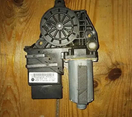 Volkswagen Eos Rear door window regulator motor 1Q0959703