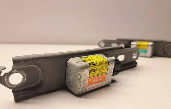 Lexus RX 330 - 350 - 400H Airbag deployment crash/impact sensor 8983048020 8986048020 1879000721