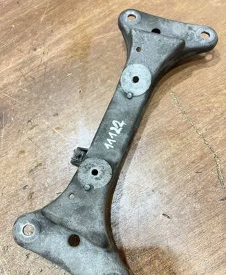 BMW 3 E90 E91 Gearbox mounting bracket 6778059