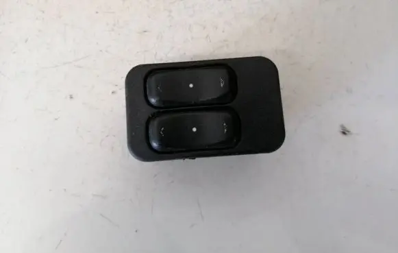 Opel Zafira A Electric window control switch 13363201 90561088