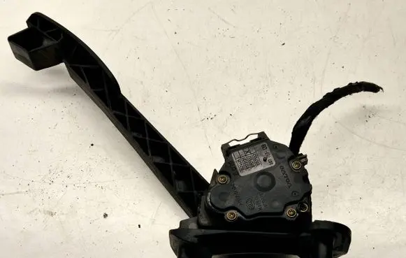 Volvo S80 Accelerator throttle pedal 9157552