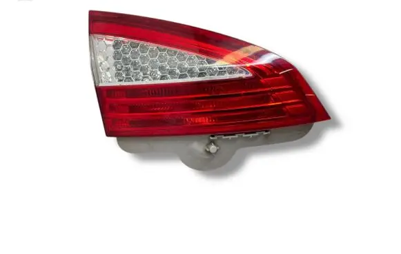 Tailgate rear/tail lights