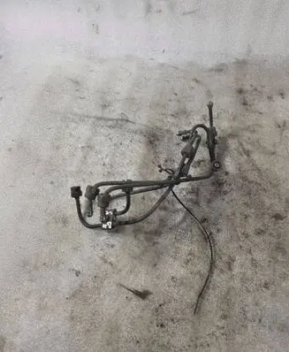 Fuel injector supply line/pipe