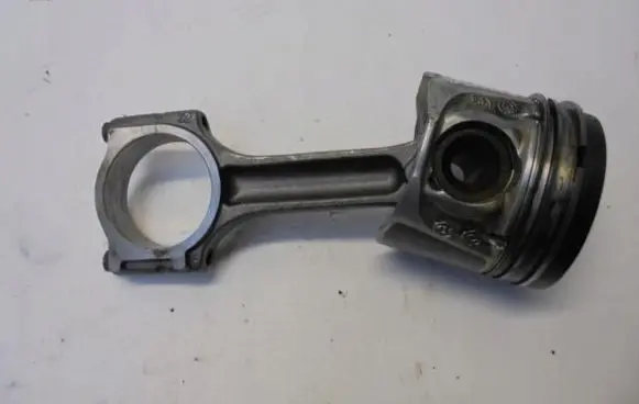 Opel Vivaro Piston with connecting rod