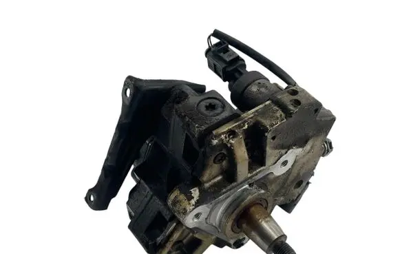 Audi A8 S8 D3 4E Fuel injection high pressure pump 057130755M 4E0971657A