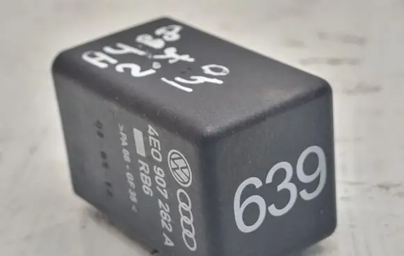 Audi A4 S4 B8 8K Glow plug pre-heat relay 4F0907282A