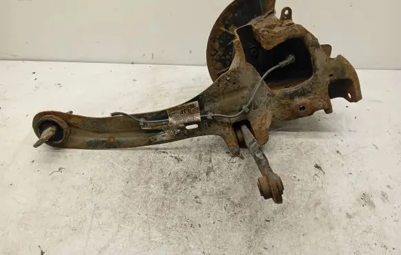 Ford C-MAX I Rear wheel hub spindle/knuckle 