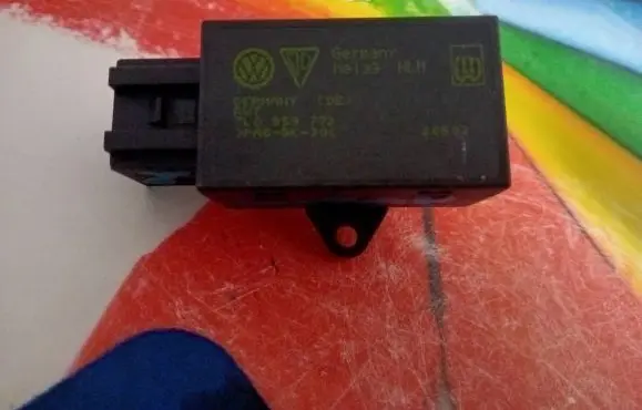 Volkswagen Golf V Seat heating relay 7L0959772