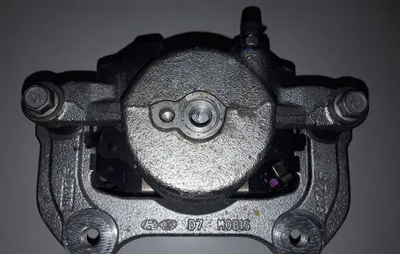 Hyundai Tucson TL Front brake caliper LR8150923