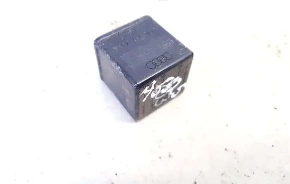Audi A6 S6 C4 4A Other relay 8a0951253a 899585