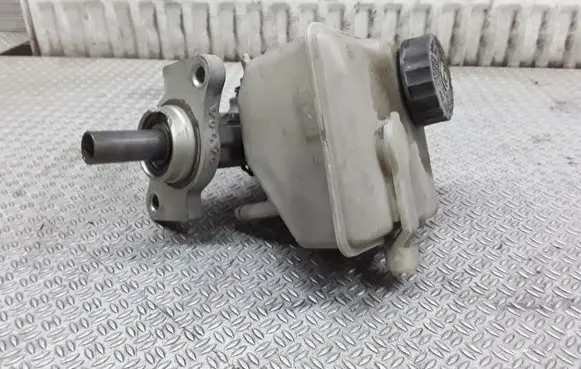 Master brake cylinder