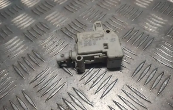 Audi A4 S4 B6 8E 8H Fuel tank cap lock motor 4B9862153 754614
