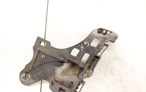 Opel Astra H Rear bumper mounting bracket 331883181