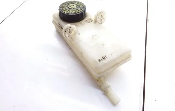 Brake fluid reservoir
