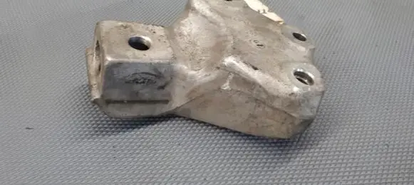 Peugeot Partner Engine mounting bracket