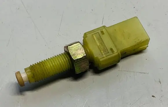 Audi A4 S4 B5 8D Brake pedal sensor switch 443945515