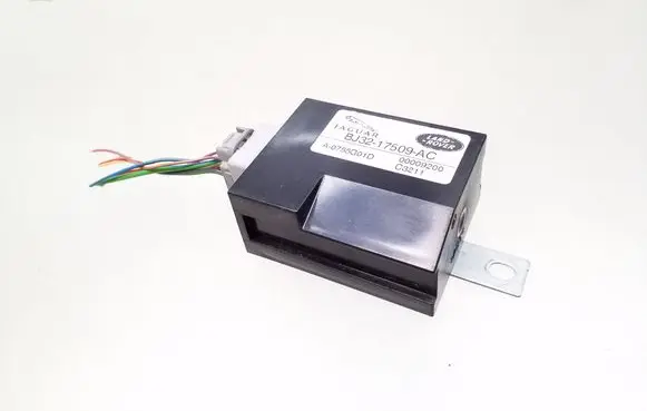 Land Rover Evoque I Window wiper relay BJ3217509AC