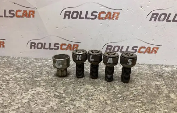 Mercedes-Benz C W204 Anti-theft wheel nuts and lock 