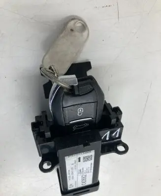 Citroen C4 II Picasso Ignition lock 980063008002