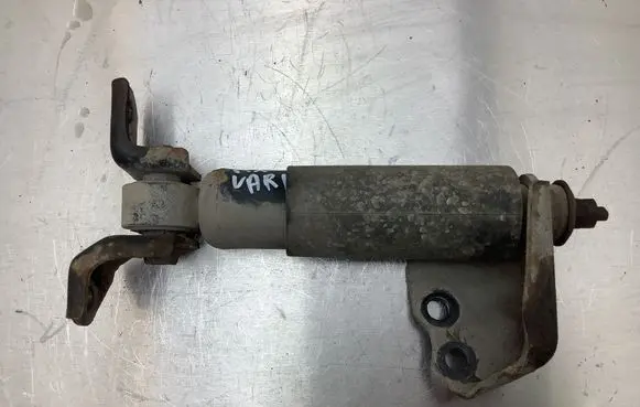 Lexus RX 330 - 350 - 400H Engine mounting bracket 