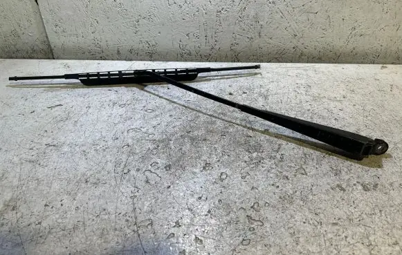 BMW 5 E28 Front wiper blade arm 191766