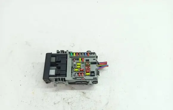 Opel Zafira C Fuse module 13222786