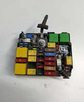 Peugeot 308 Fuse module 9804848580
