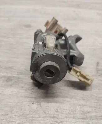Toyota Avensis T220 Ignition lock