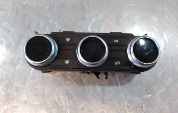 Dacia Sandero Climate control/heater control trim 
