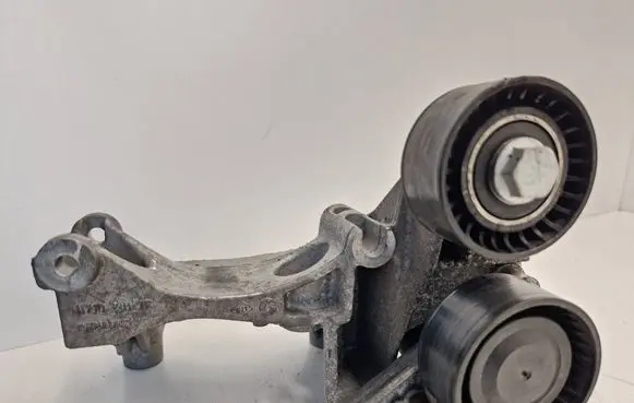 Renault Trafic III (X82) Generator/alternator bracket 117102017R