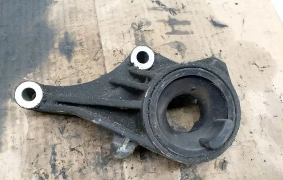 Opel Meriva A Gearbox mounting bracket