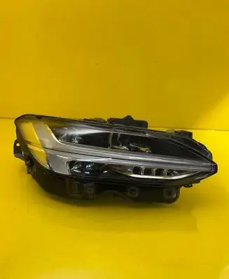 Volvo S90, V90 Headlight/headlamp 32420452