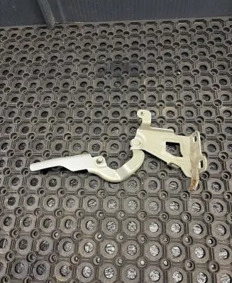 Opel Vivaro Engine bonnet/hood hinges 654019031R 93867557