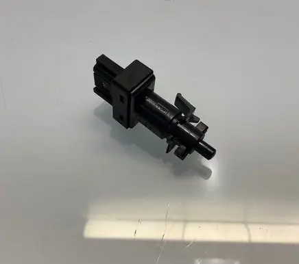 Mercedes-Benz E W211 Clutch pedal sensor A0065451014 0065451014
