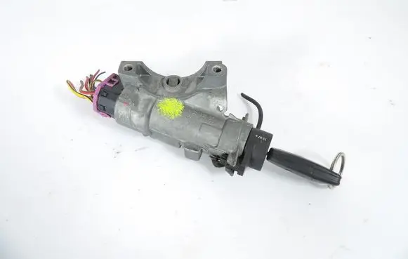 Audi A4 S4 B5 8D Ignition lock 4B0905851