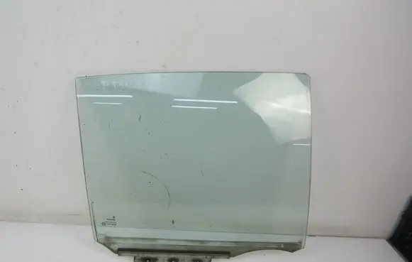 Toyota Yaris Verso Rear door window glass 