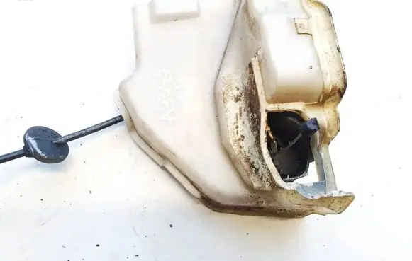 Volkswagen Golf V Front door lock